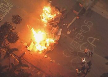 Moradores desalojados por explosão no Jaguaré protestam contra fim de contrato com hotel: 'Não tem CDHU, não tem auxílio-aluguel, não tem nada'